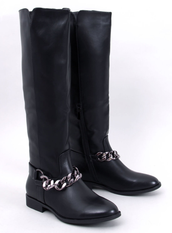 Black high boots for women with a chain in the front