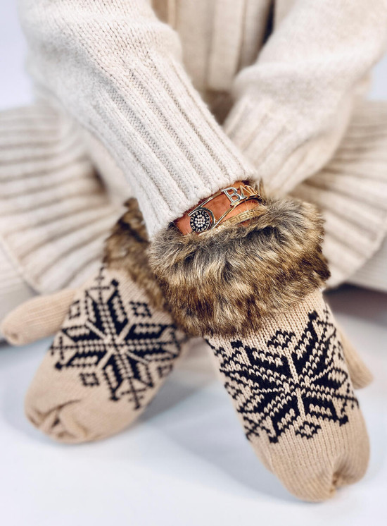 Beige gloves with faux fur