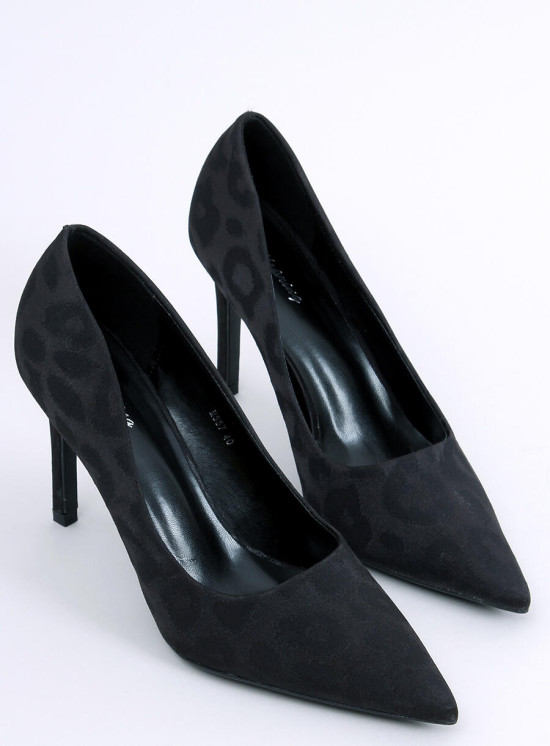 Black pumps with a pattern