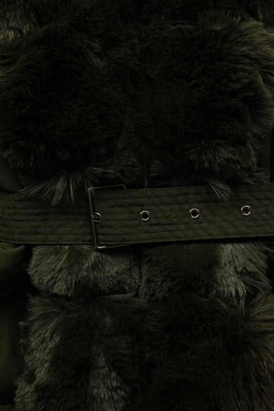 Dark green winter jacket with belt and fur