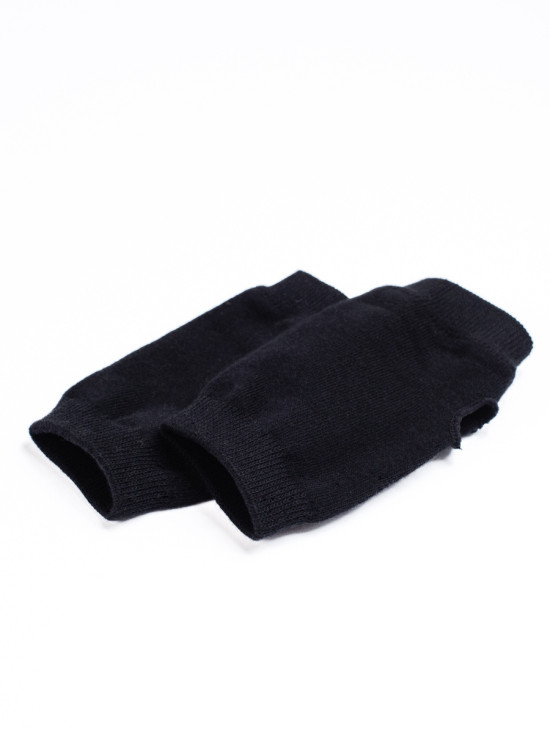 Black fingerless gloves