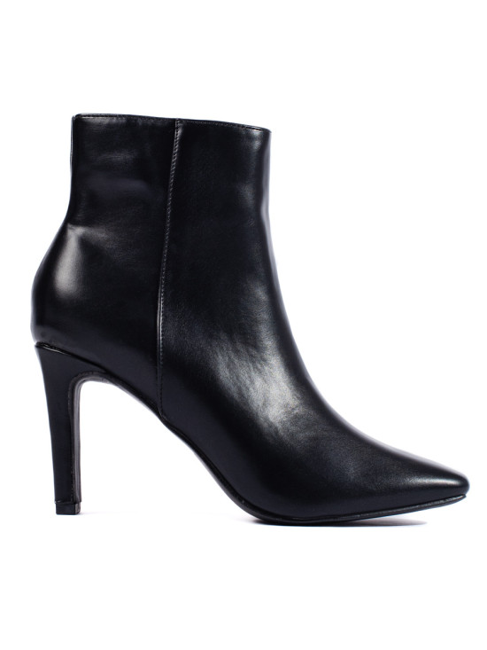 Elegant women's black ankle boots