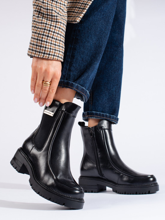 Ankle chelsea boots with a thick heel