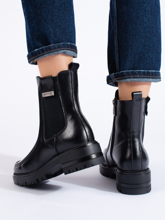 Ankle chelsea boots with a thick heel