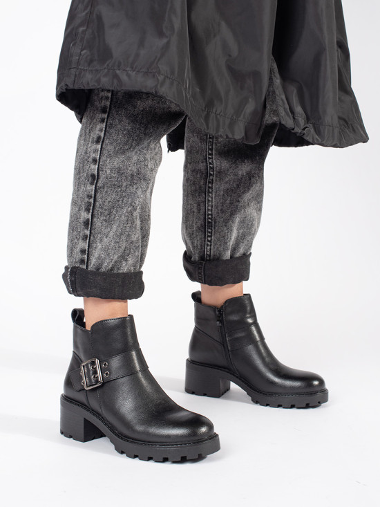Black Leather Ankle Boots with Heel and Decorative Buckle