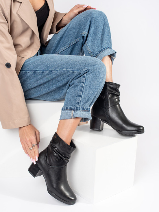 Black Leather Ankle Boots with Block Heel and Gathered Shaft