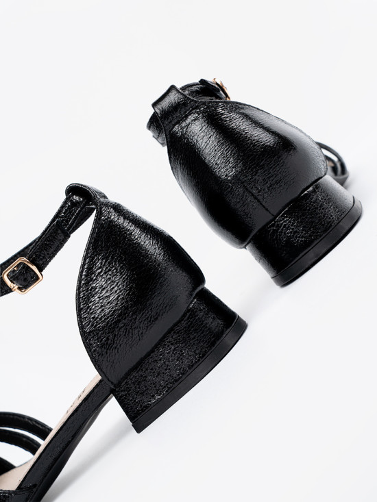 Elegant Black Sandals with Low Heel