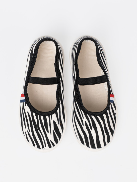 Lightweight Black and White Sneakers with Zebra Pattern