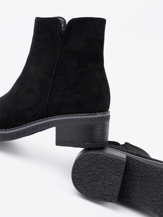 Simple Black Ankle Boots on Comfortable Heel
