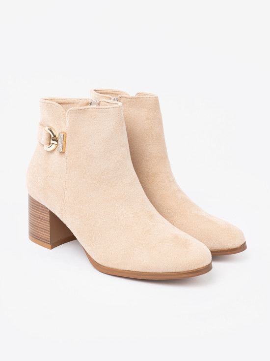 Elegant ankle boots in light beige