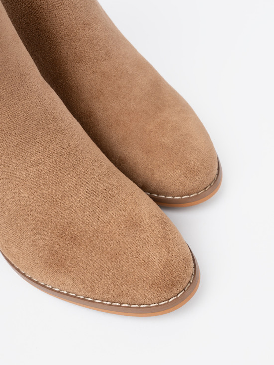 Stylish ankle boots in light brown with golden details