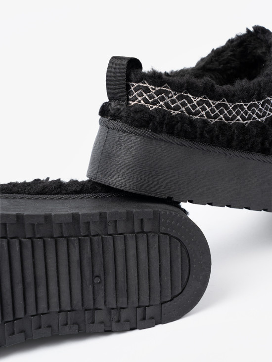 Black Snow Boots with Decorative Embroidery