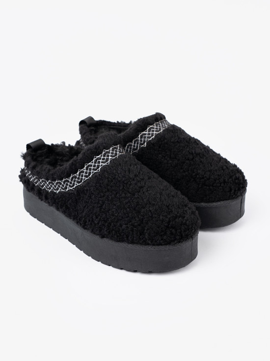 Black Snow Boots with Decorative Embroidery