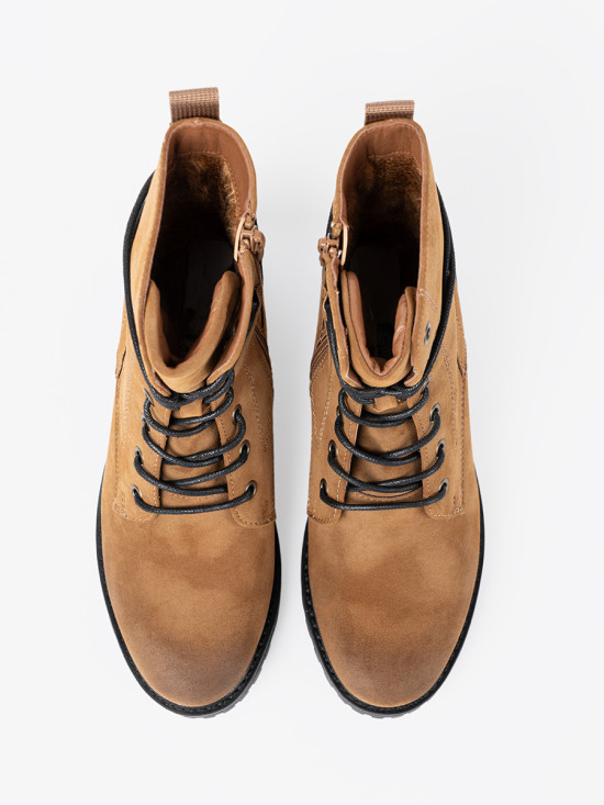 Lace-up caramel ankle boots with shaded toe effect