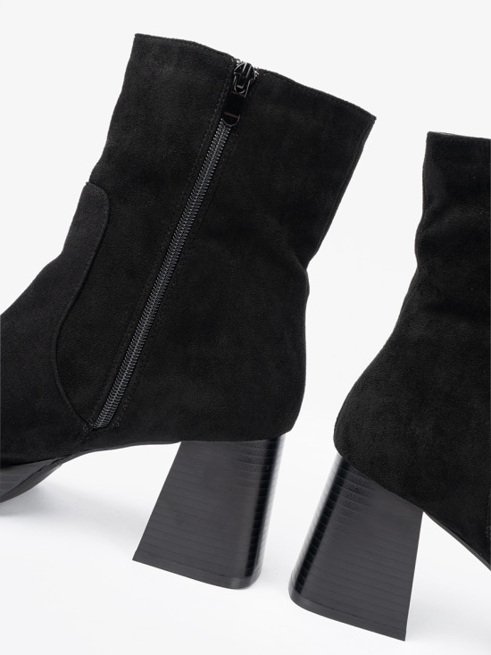 Elegant Black Ankle Boots on a Stable Heel