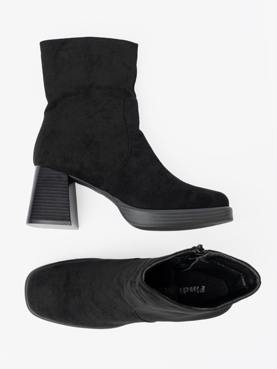 Elegant Black Ankle Boots on a Stable Heel