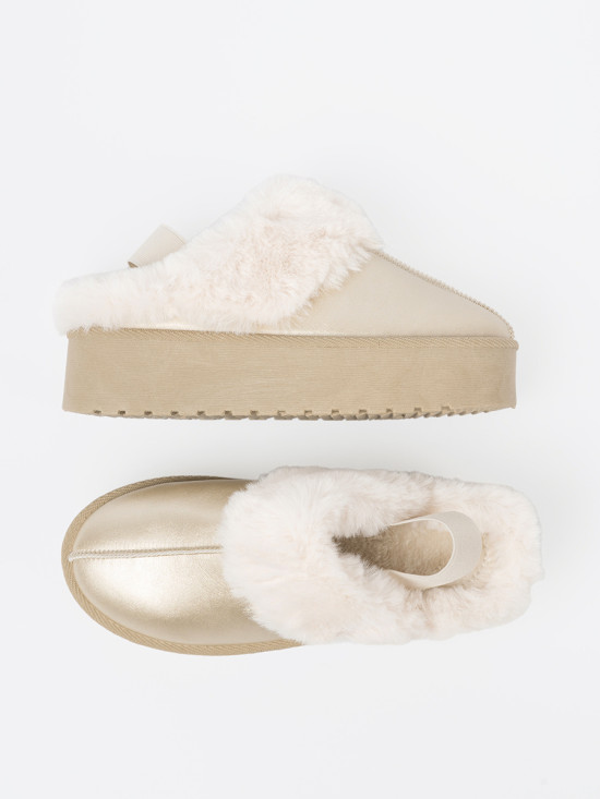 Golden Snow Boots with White Fur