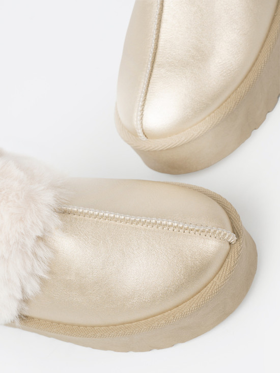 Golden Snow Boots with White Fur