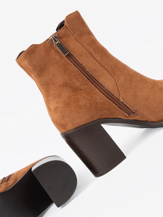 Caramel ankle boots with block heel in eco suede