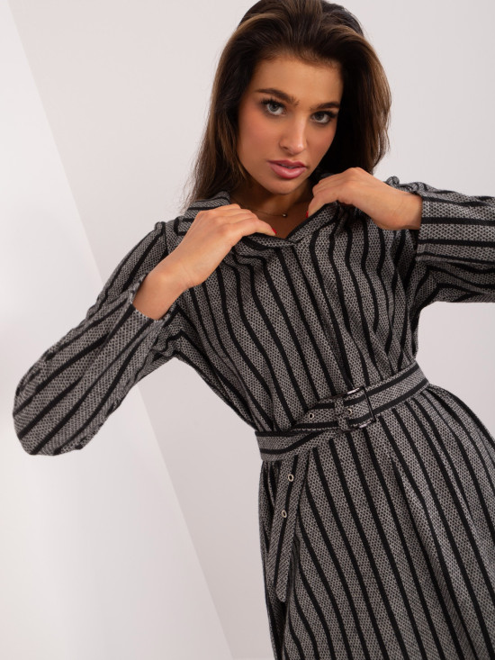 Elegant Midi Dress with Stripes