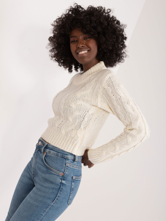 Elegant ecru sweater with long sleeves
