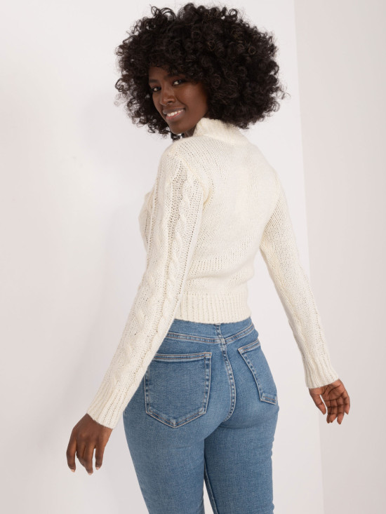 Elegant ecru sweater with long sleeves