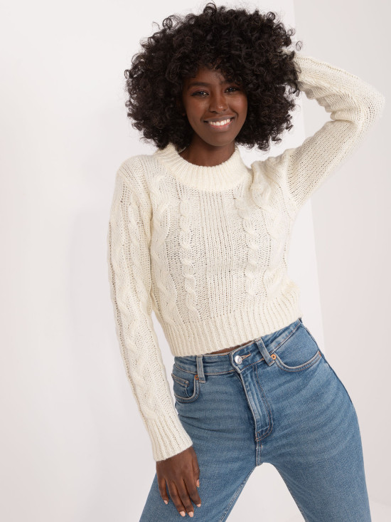 Elegant ecru sweater with long sleeves