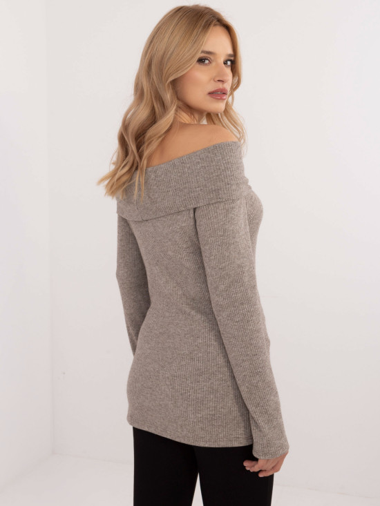 Elegant Beige Sweater with Long Sleeves