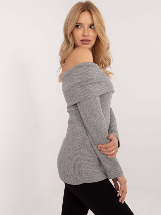 Elegant Gray Sweater with Long Sleeves