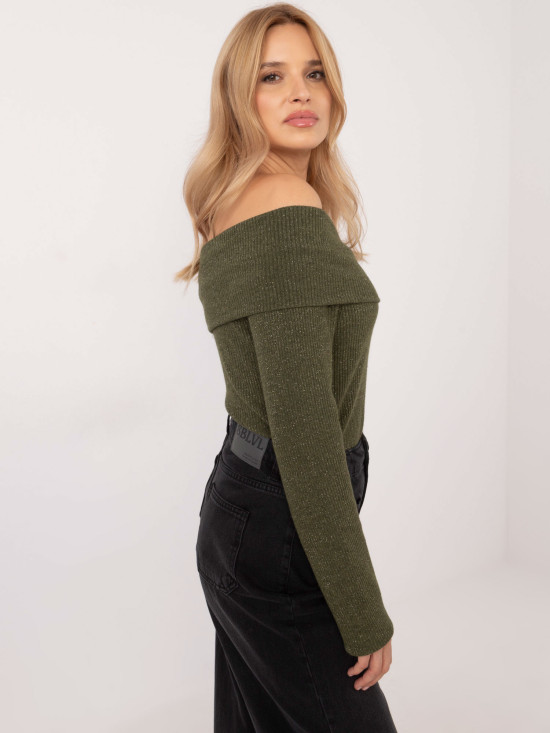 Elegant khaki sweater with long sleeves