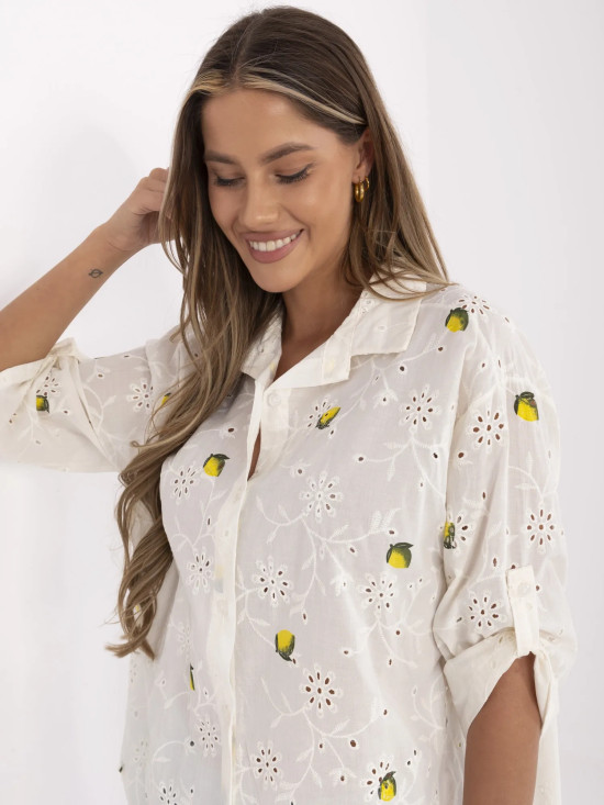 Elegant ecru shirt with 3/4 sleeves