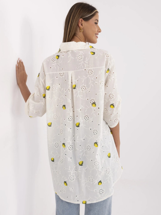 Elegant ecru shirt with 3/4 sleeves