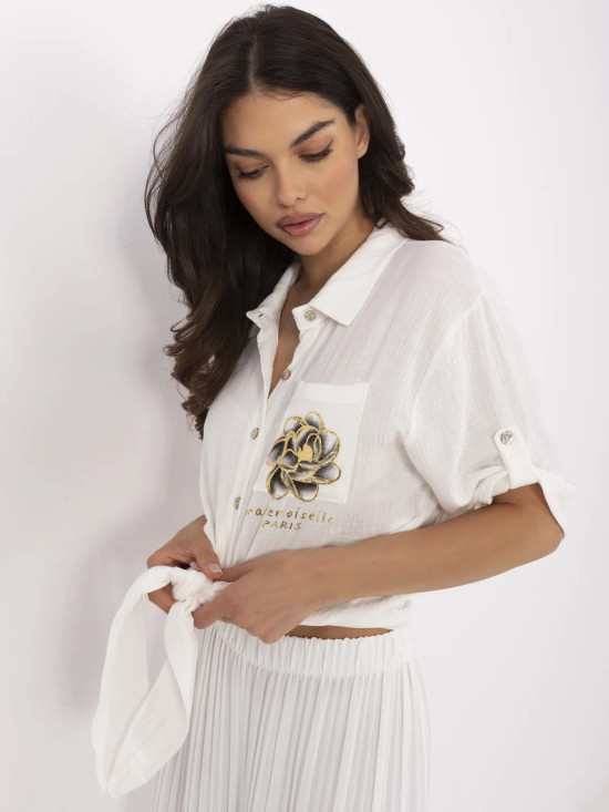 Elegant ecru blouse with 3/4 sleeves