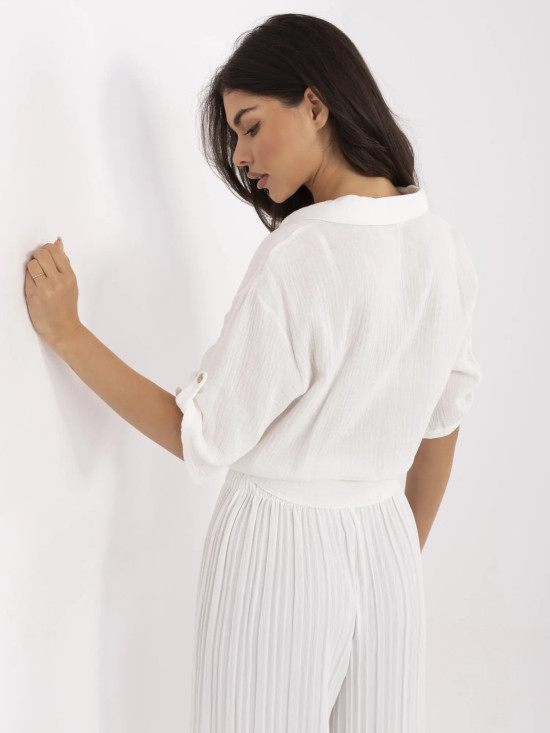 Elegant ecru blouse with 3/4 sleeves