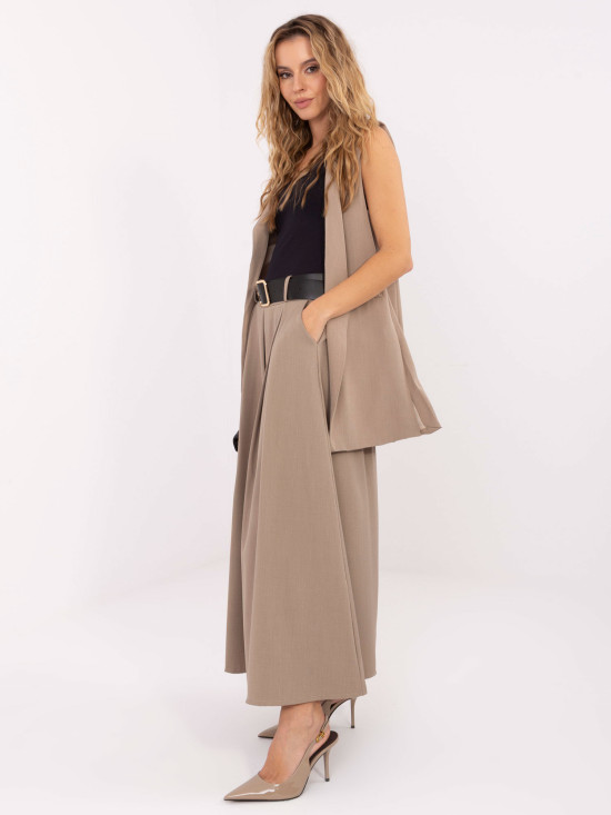 Beige maxi skirt with belt and pockets