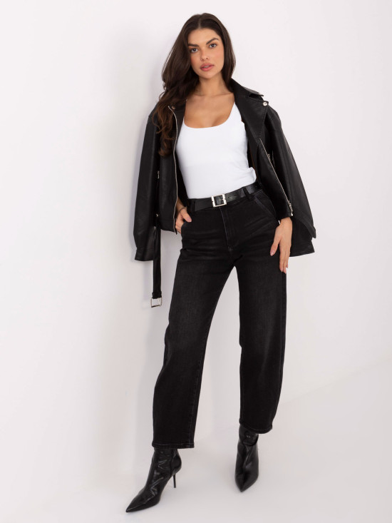 White sleeveless smooth top