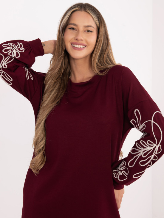 Burgundy short dress with embroidery and puff sleeves