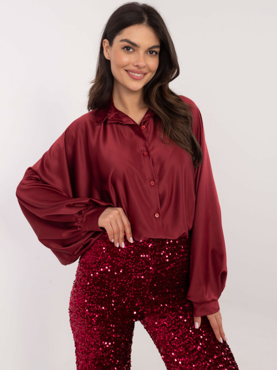 Elegant burgundy shirt with buttons