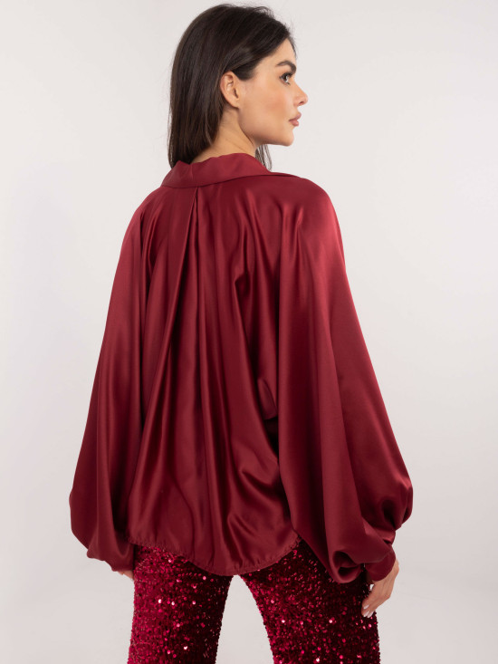 Elegant burgundy shirt with buttons