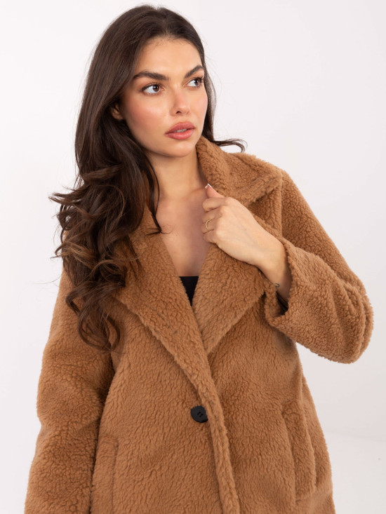 Stylish camel coat with lining