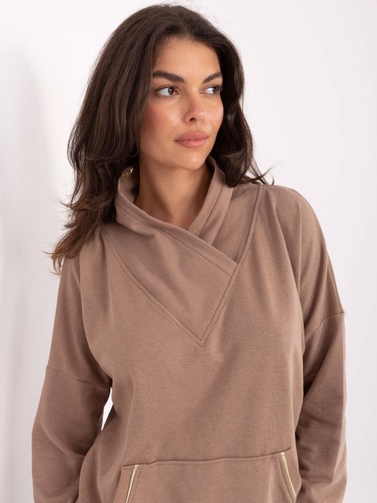 Beige cotton sweatshirt with collar and pocket