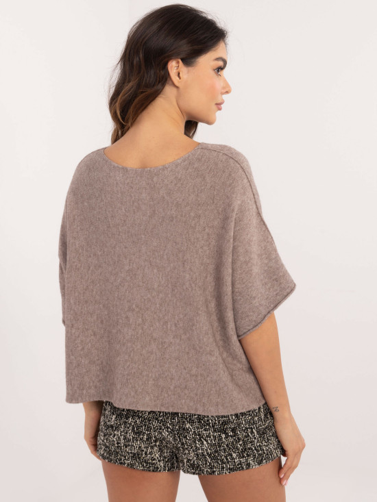 Elegant beige sweater with 3/4 sleeves