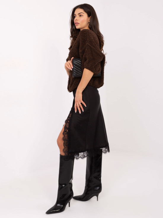 Elegant brown sweater with 3/4 sleeves and buttons