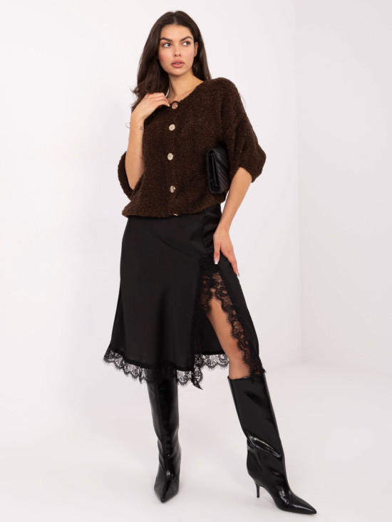 Elegant brown sweater with 3/4 sleeves and buttons
