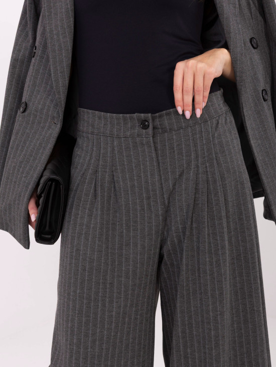 Elegant grey palazzo trousers with stripes