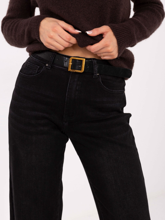 Black balloon fit jeans with high waist and belt