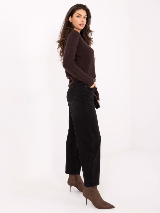 Black balloon fit jeans with high waist and belt