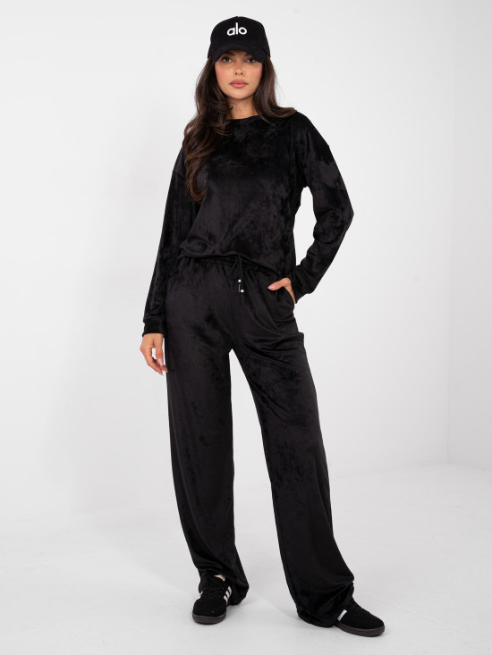 Black set with long sleeves and decorative details