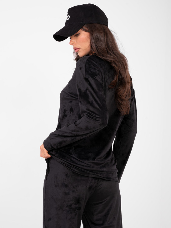 Black set with long sleeves and decorative details