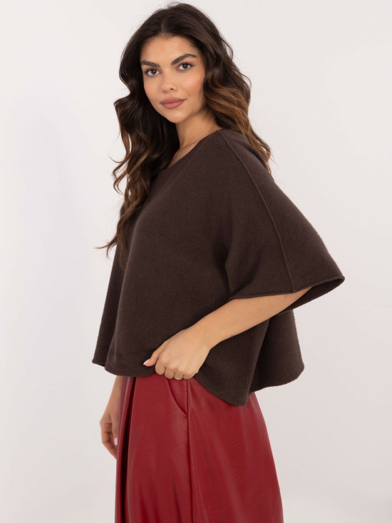 Elegant brown sweater with 3/4 sleeves